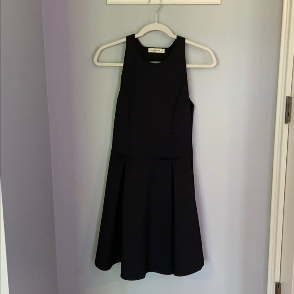 Black dress, good for casual occasion.